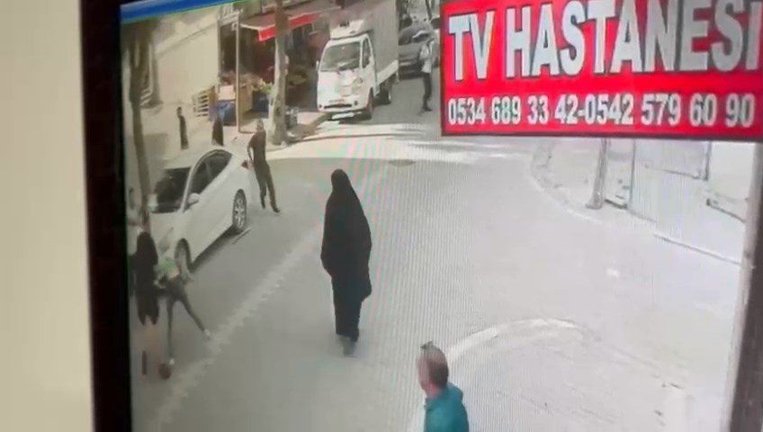 İşten çıkarıldığını öğrenince sinir krizi geçirdi: Bıçağını alıp patronuyla kavga etti