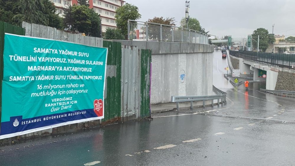 Fatih'te yeni yapılan alt geçidi su bastı