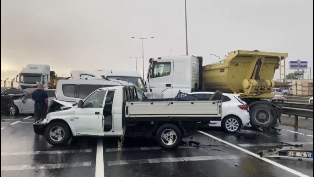 Hafriyat kamyonu 6 araca birden çarptı!