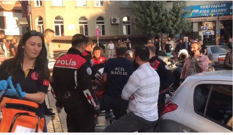 Tıraş olduğu berberi tabancayla ayağından vurup kaçtı