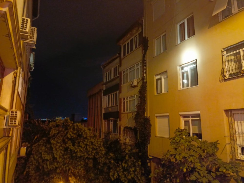 Alevler kısa sürede büyüdü: 6 katli binada yangın paniği