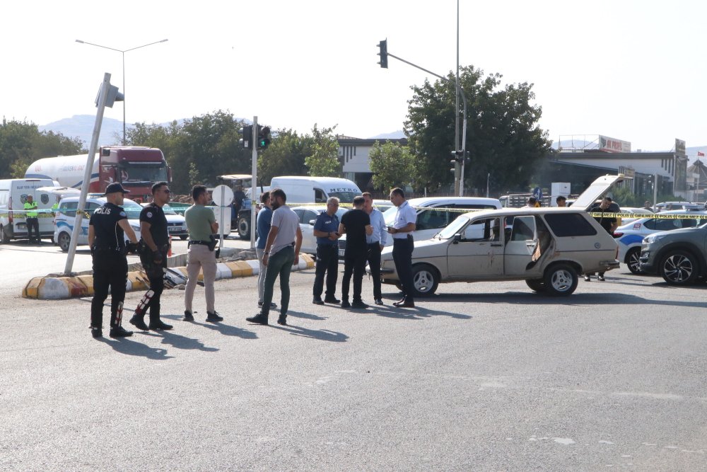 İki aile arasındaki kavga kanlı bitti: Ölü ve yaralılar var