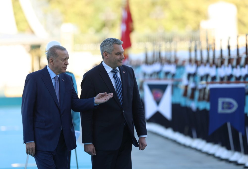 Cumhurbaşkanı Erdoğan, Nehammer'i resmi törenle karşıladı