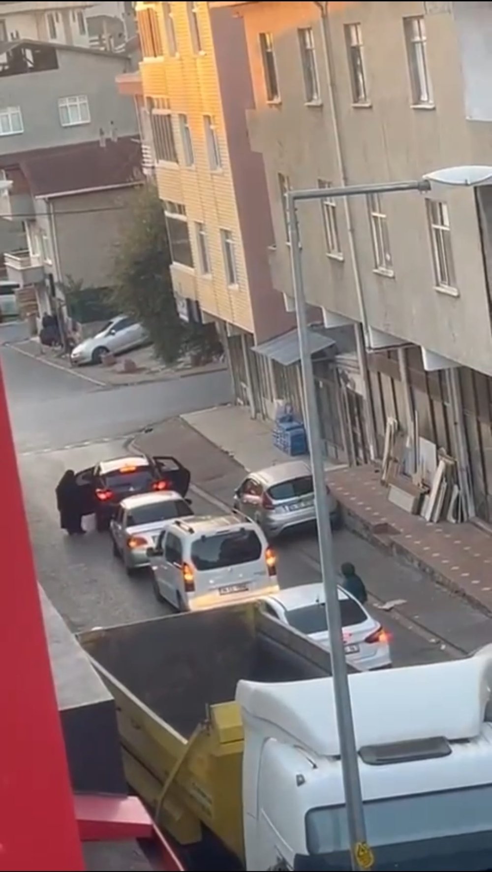 Düğün konvoyunda havaya ateş açtı