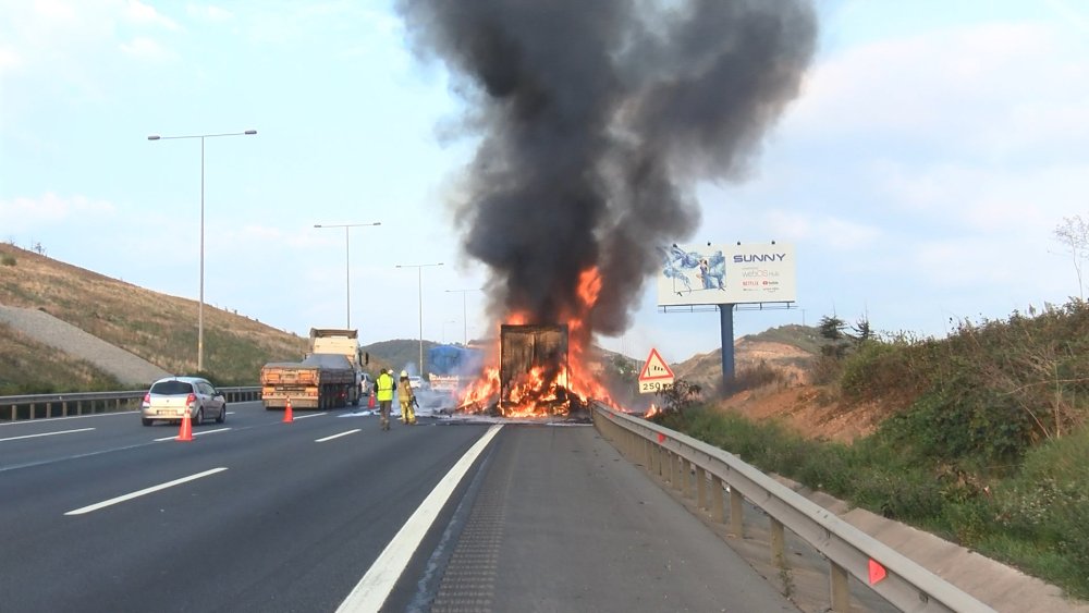 Otoyol duman altında kaldı: Görüş mesafesi düştü