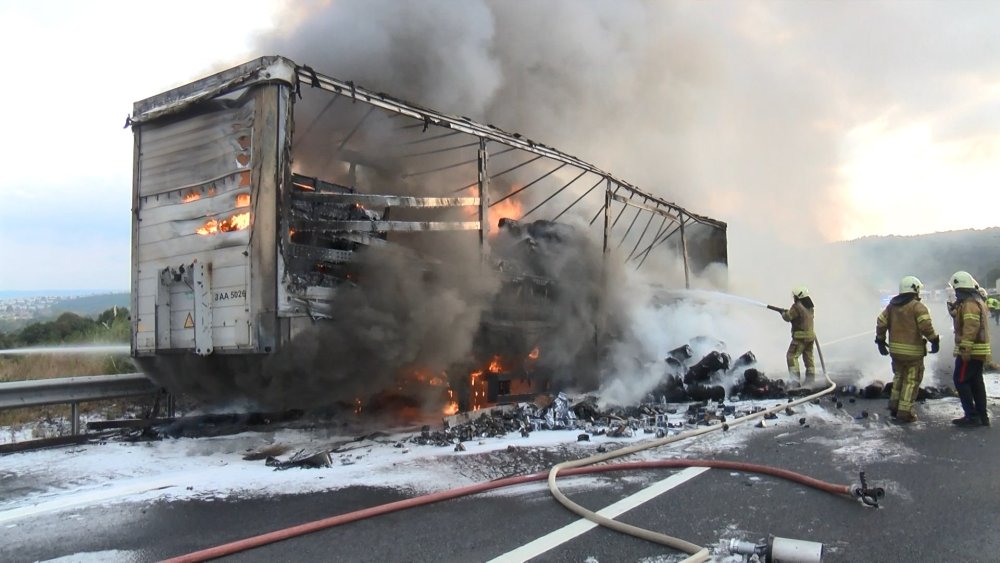 Otoyol duman altında kaldı: Görüş mesafesi düştü