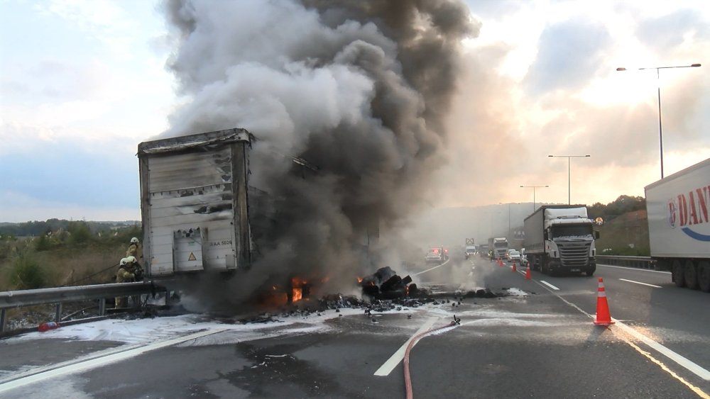 Otoyol duman altında kaldı: Görüş mesafesi düştü