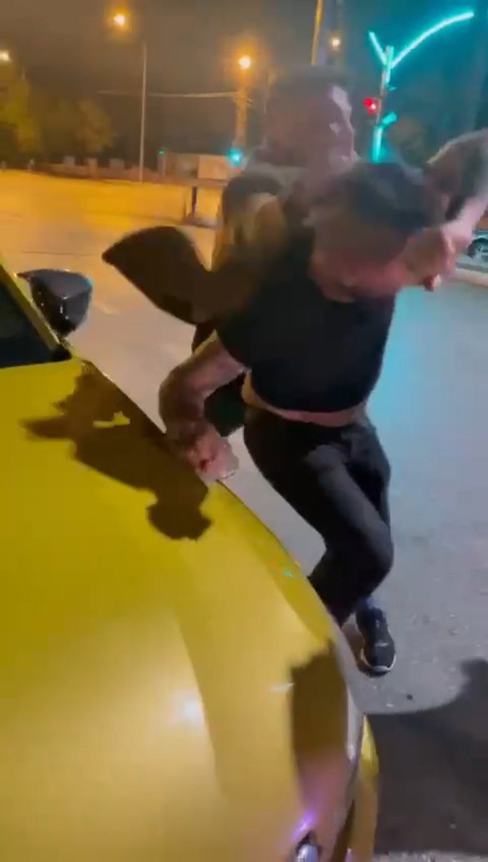 'Benekli Ayhan' sokak ortasında darbedildi