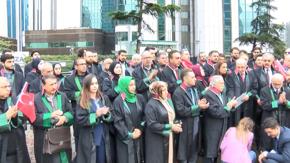 Avukatlar konsolosluk önünde Gazze'deki saldırıları protesto etti