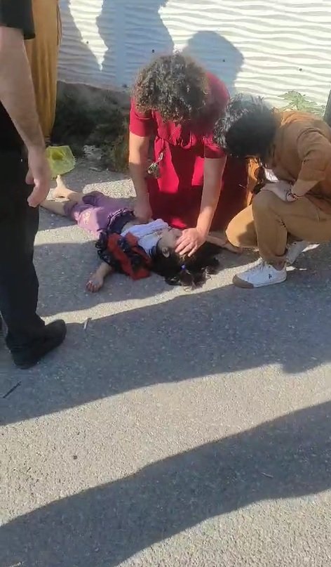 Yol kenarında hareketsiz bulunan 6 yaşındaki Nisa, kurtarılamadı