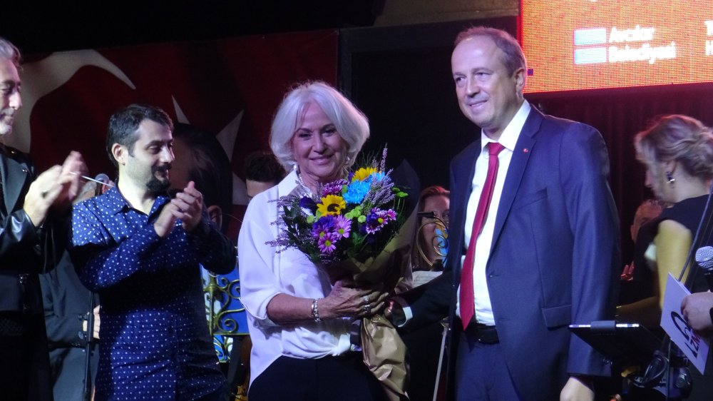 Barış Manço'nun '2023 Marşı' senfonik orkestra ile seslendirildi