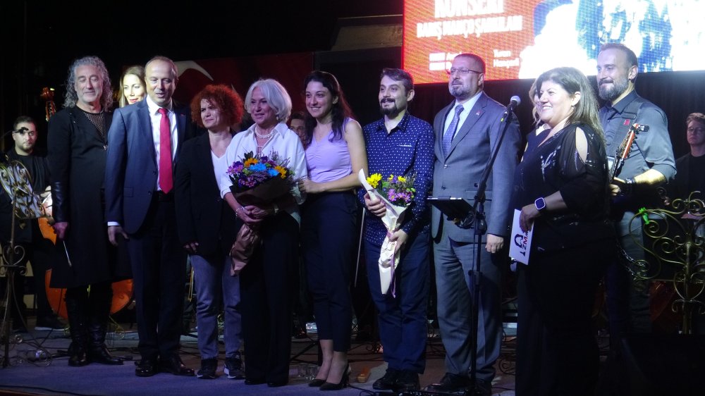 Barış Manço'nun '2023 Marşı' senfonik orkestra ile seslendirildi