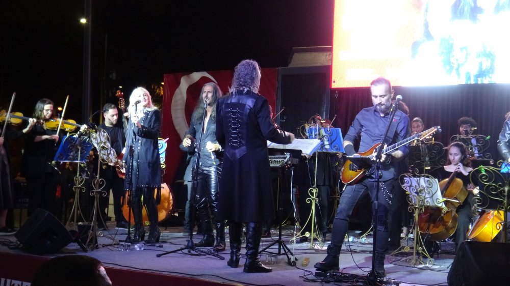 Barış Manço'nun '2023 Marşı' senfonik orkestra ile seslendirildi