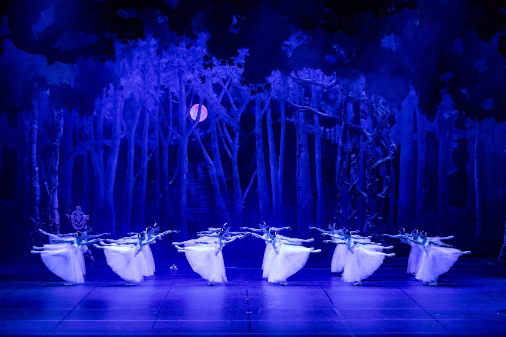 Giselle Balesi AKM'de prömiyerini gerçekleştirdi