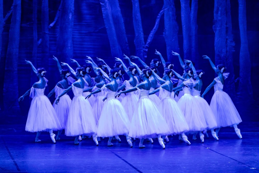 Giselle Balesi AKM'de prömiyerini gerçekleştirdi