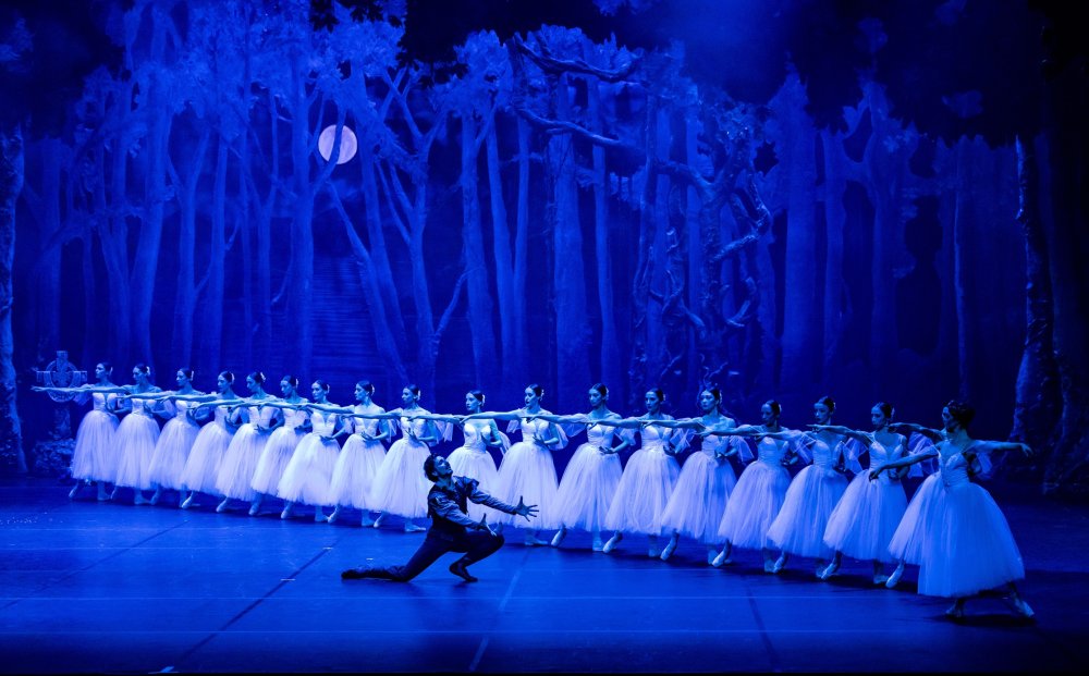 Giselle Balesi AKM'de prömiyerini gerçekleştirdi