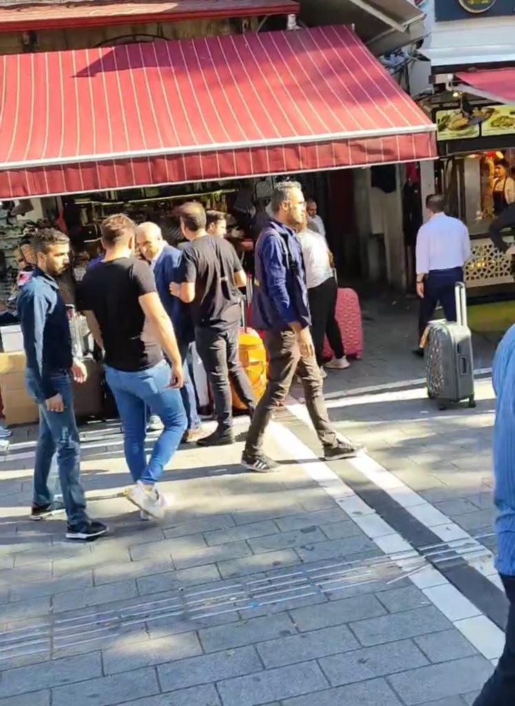 İki esnafın eşya koyma kavgası kanlı bitti: 1'i turist 3 kişi yaralandı