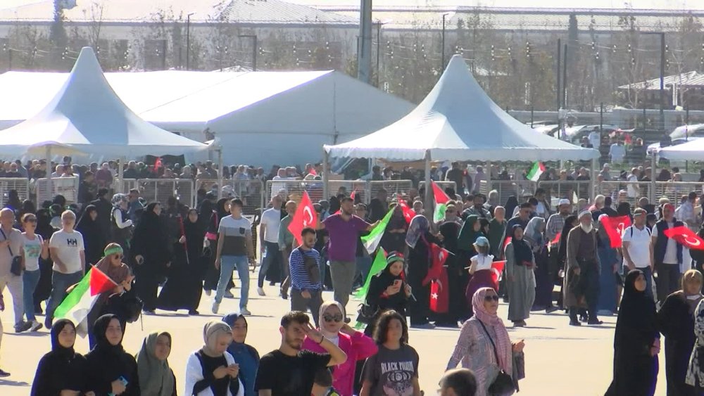 İstanbul'da Büyük Filistin Mitingi: Alana girişler başladı