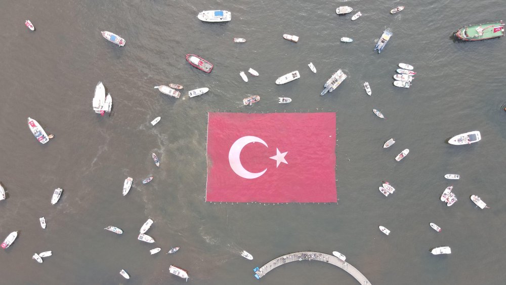 100. yıla özel 1923 metrekarelik bayrak