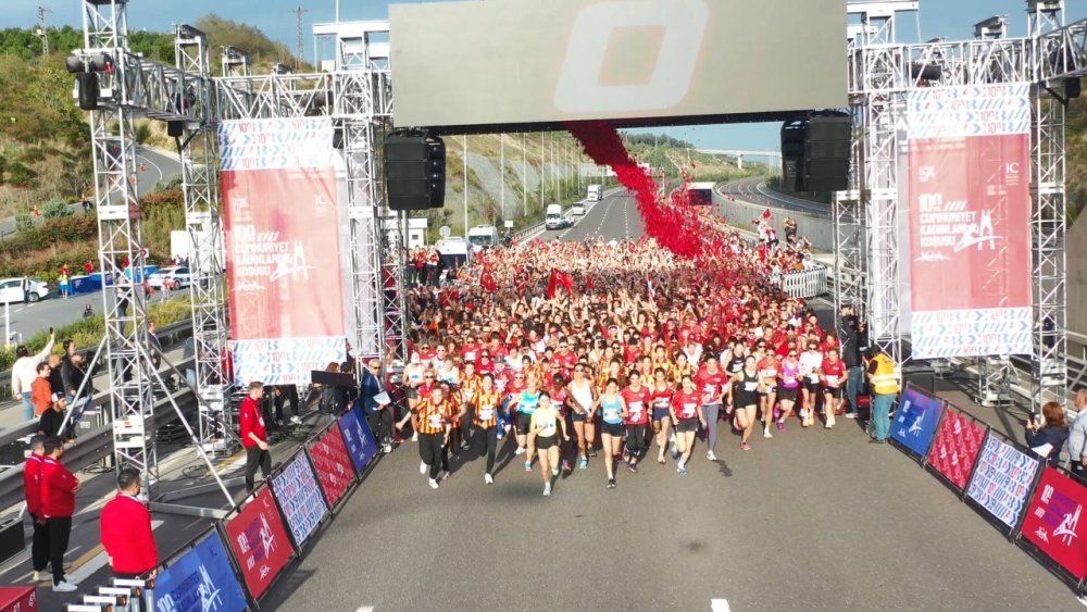 Cumhuriyet kadınları "100. yıl" için koştu