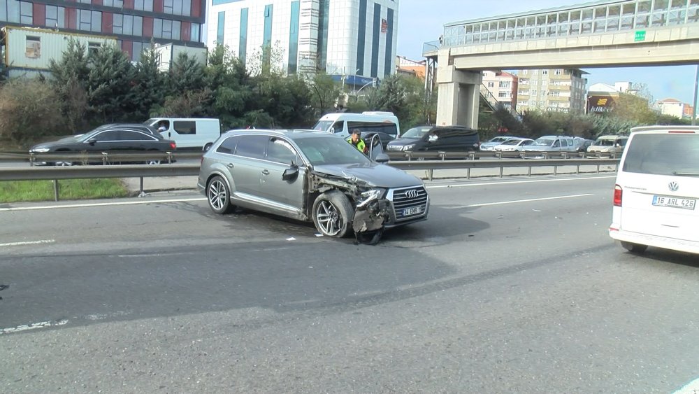 TEM Otoyolu'nda kazalar ard arda geldi:  6 yaralı