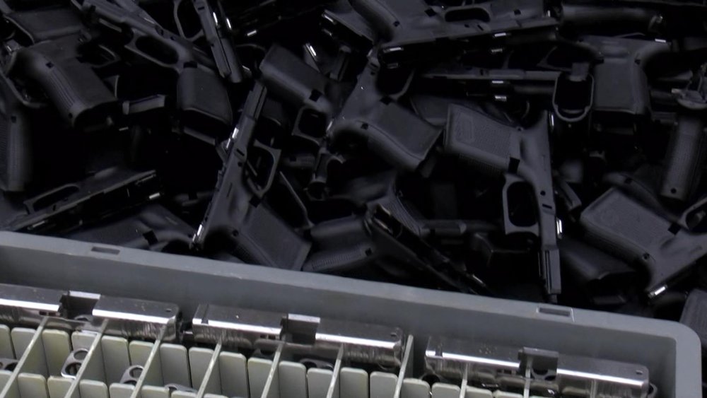 İstanbul’da suç örgütlerine operasyon: Çok sayıda silah ele geçirildi