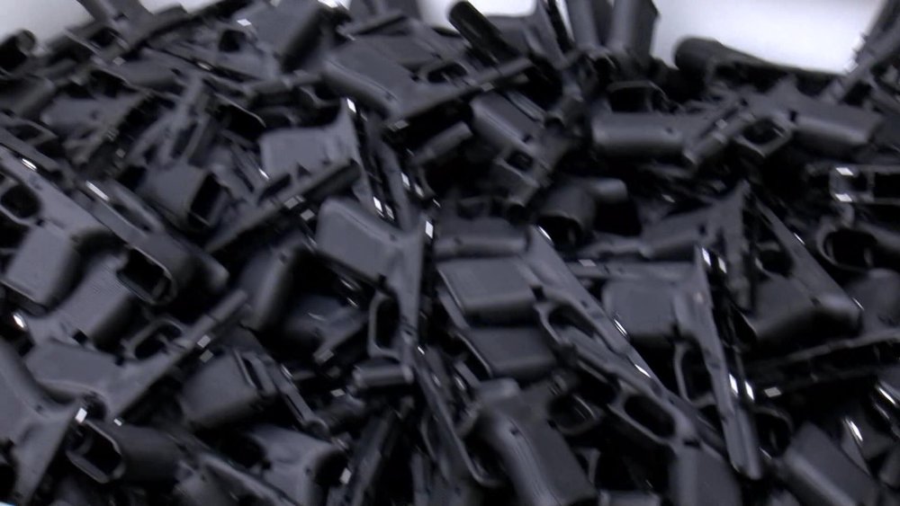 İstanbul’da suç örgütlerine operasyon: Çok sayıda silah ele geçirildi