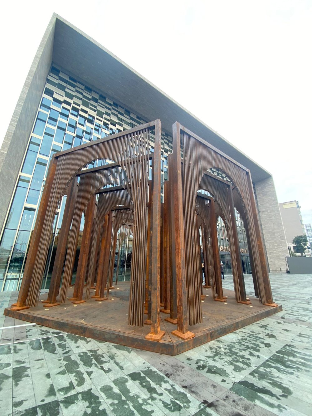 Melek Zeynep Bulut'un AKM'de sergilenen eserine yoğun ilgi