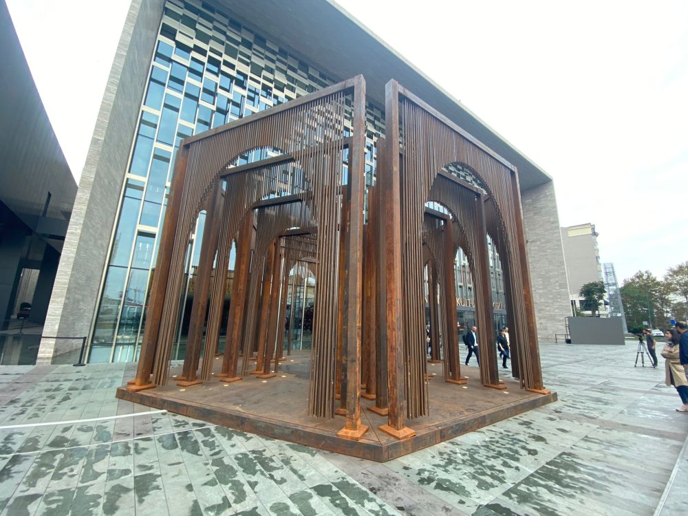 Melek Zeynep Bulut'un AKM'de sergilenen eserine yoğun ilgi