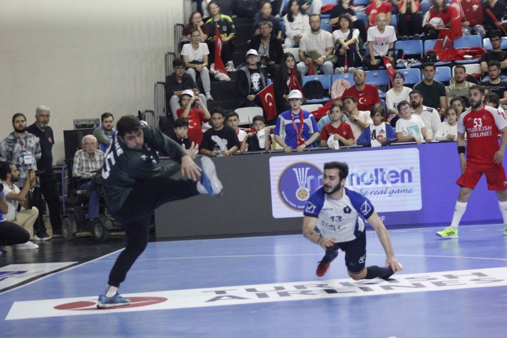 Milli hentbolculardan büyük zafer