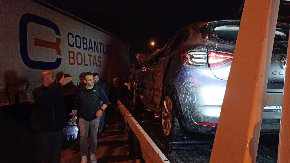 TEM'de büyük kaza! 18 araç birbirine girdi