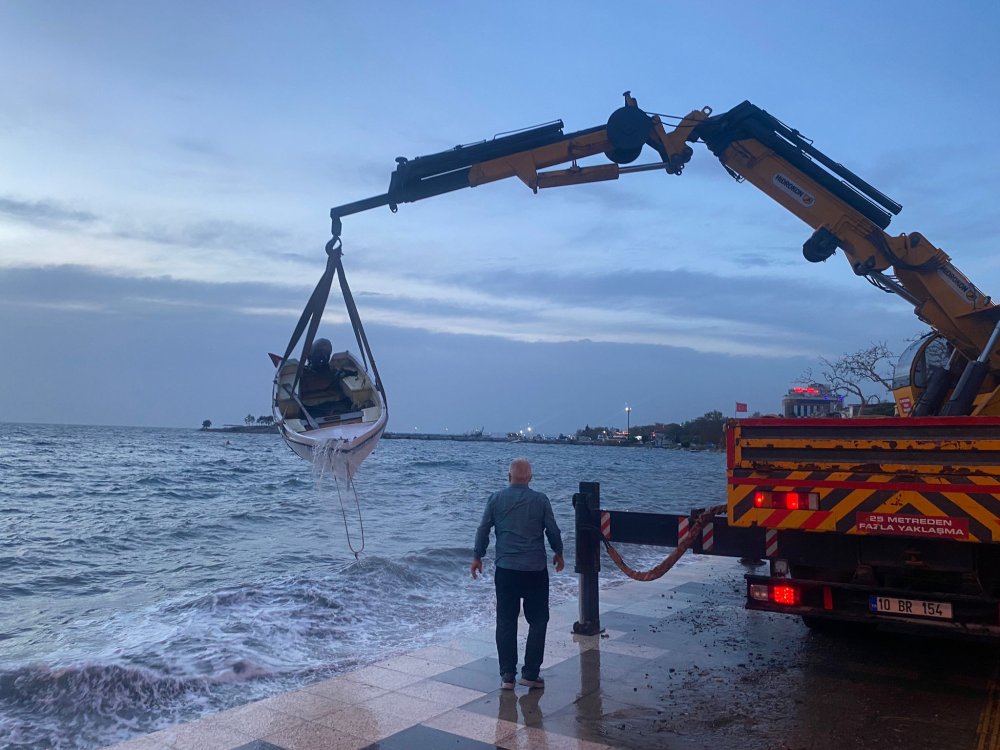 Lodos denizde dev dalgalar oluşturdu