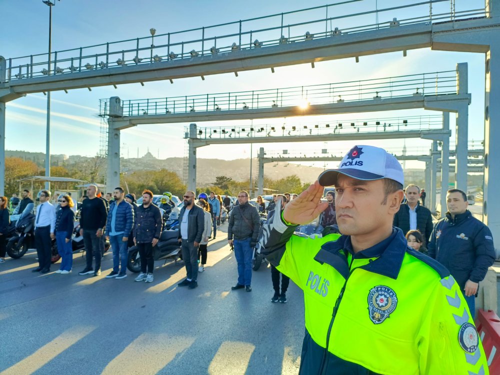 15 Temmuz Şehitler Köprüsü'nde 09.05'te hayat durdu...