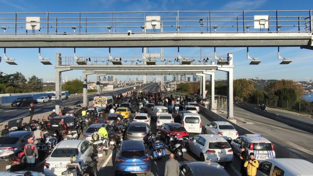 15 Temmuz Şehitler Köprüsü'nde 09.05'te hayat durdu...