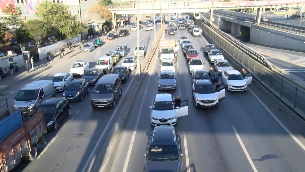 İstanbul D-100 Karayolu'nda 09.05