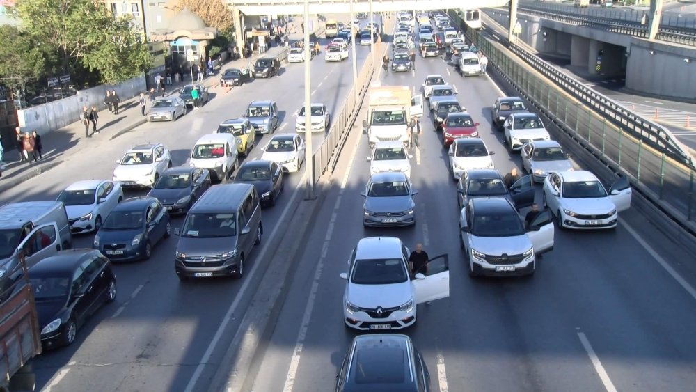 İstanbul D-100 Karayolu'nda 09.05