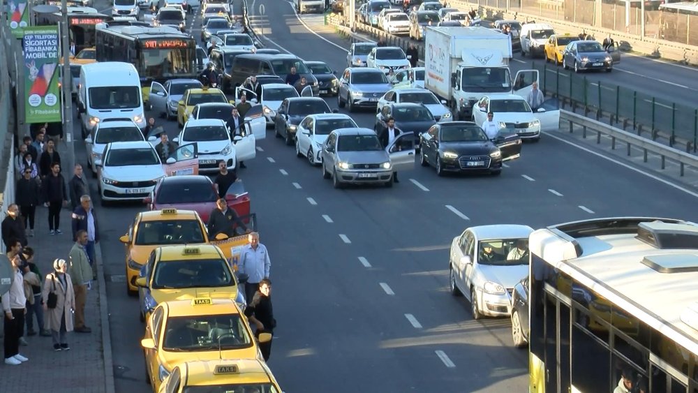 İstanbul D-100 Karayolu'nda 09.05