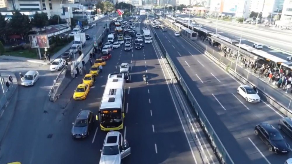 İstanbul D-100 Karayolu'nda 09.05