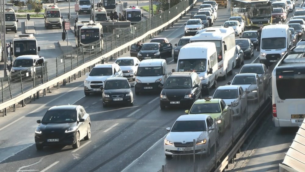 İstanbul D-100 Karayolu'nda 09.05