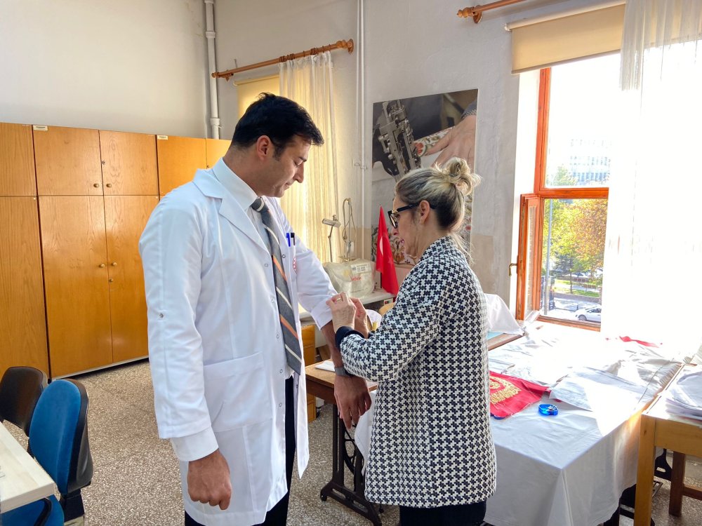 MEB hazırladı: İşte öğretmenlere hediye edilecek önlükler