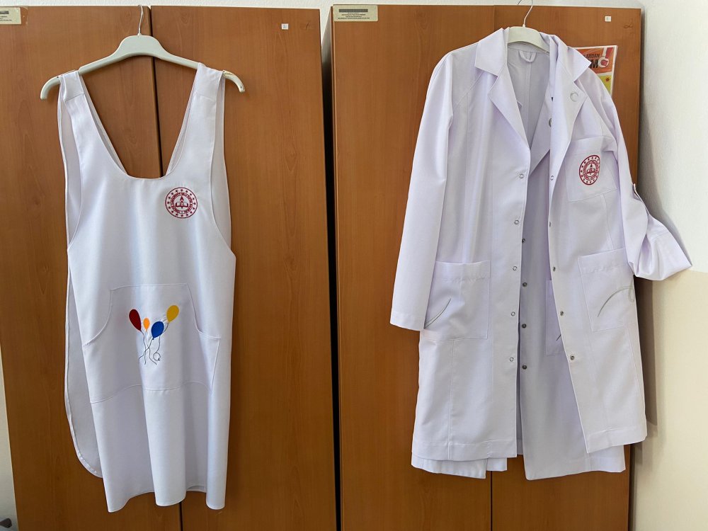 MEB hazırladı: İşte öğretmenlere hediye edilecek önlükler