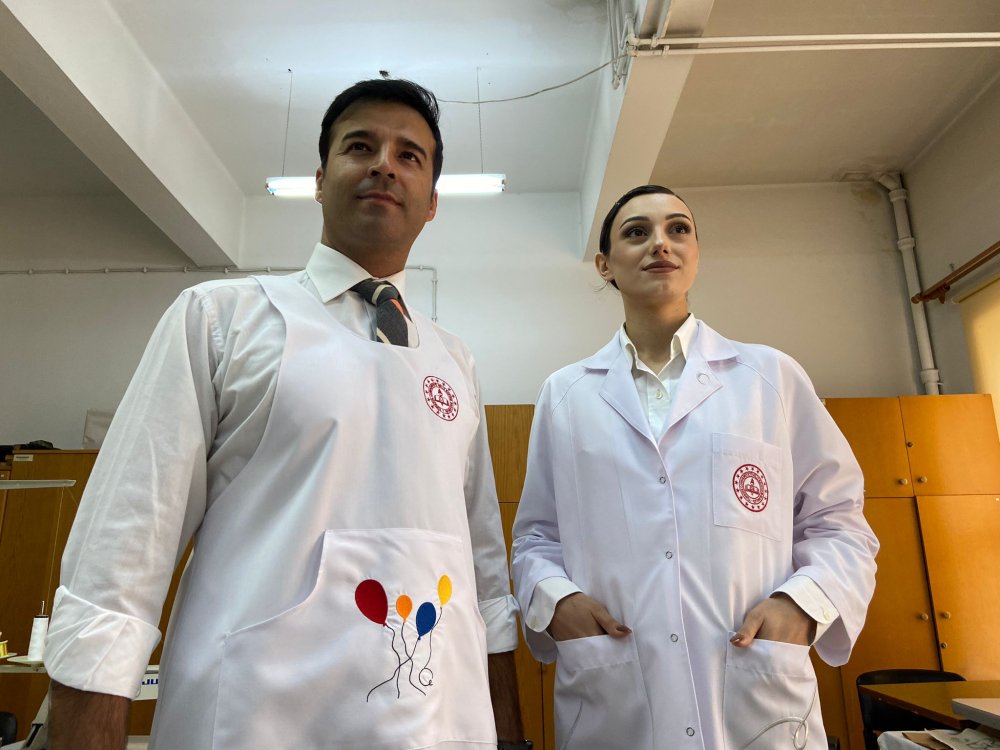 MEB hazırladı: İşte öğretmenlere hediye edilecek önlükler