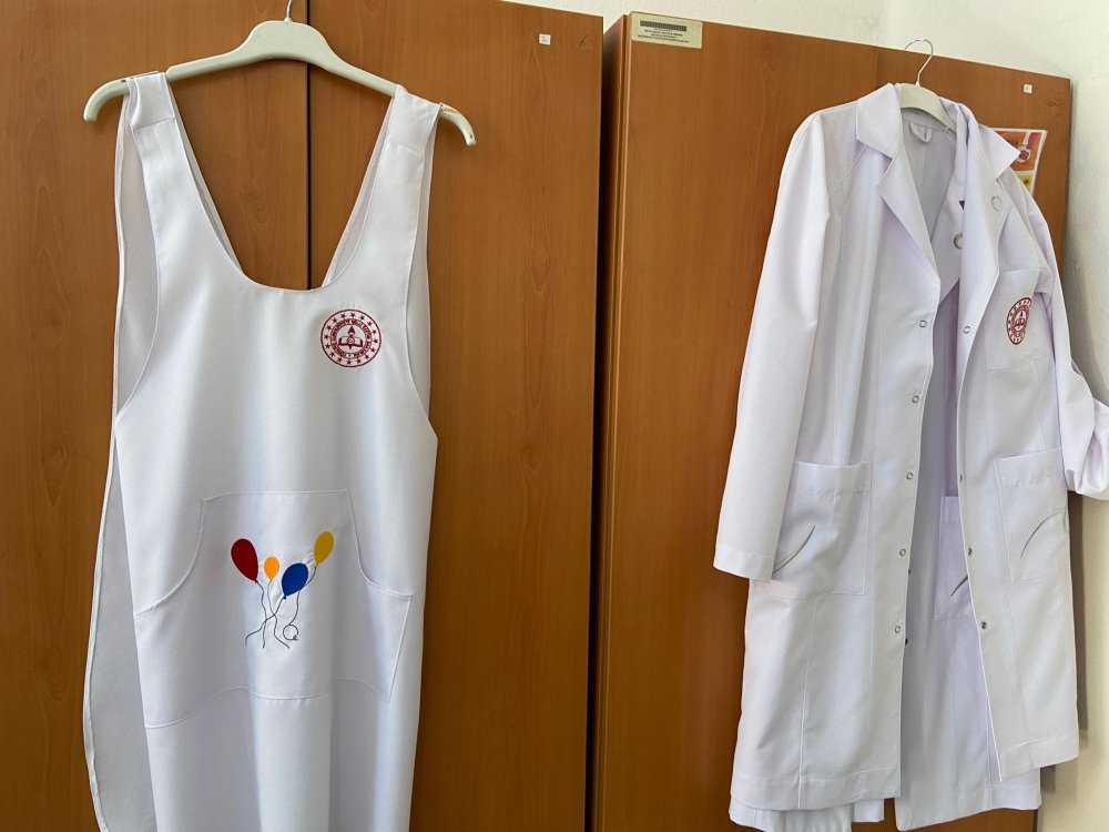 MEB hazırladı: İşte öğretmenlere hediye edilecek önlükler