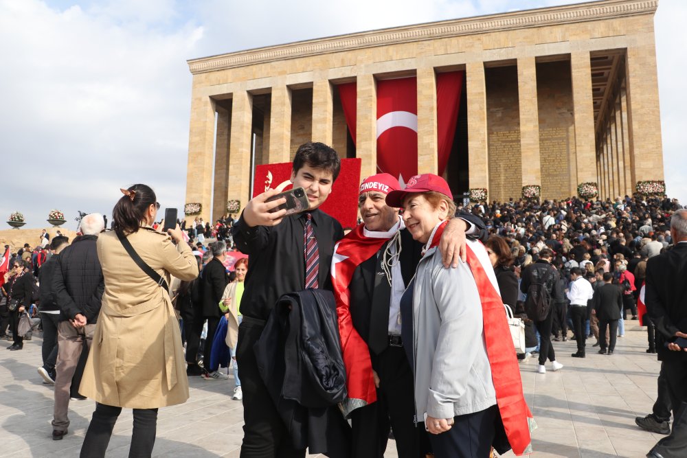 Vatandaşlar Ata'sına koştu...