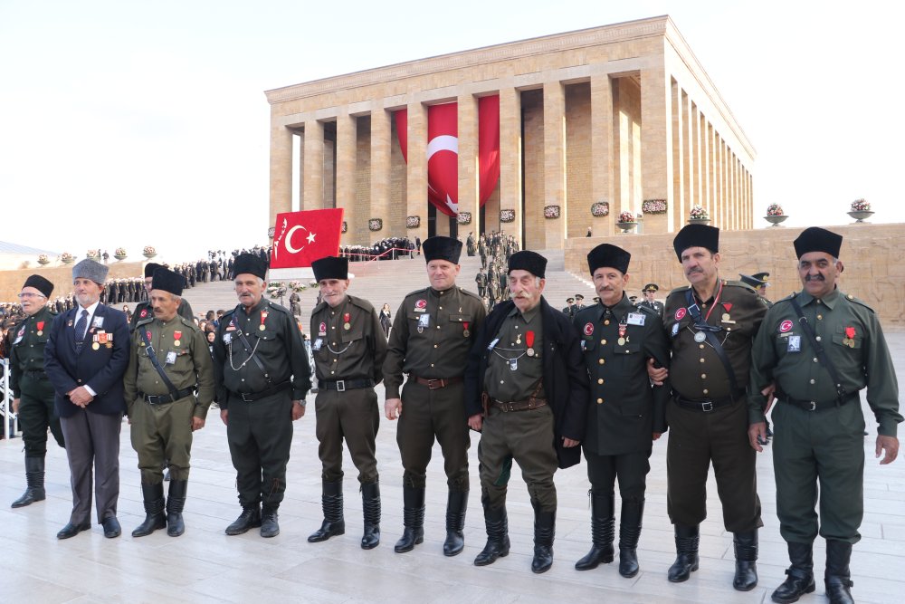 Vatandaşlar Ata'sına koştu...