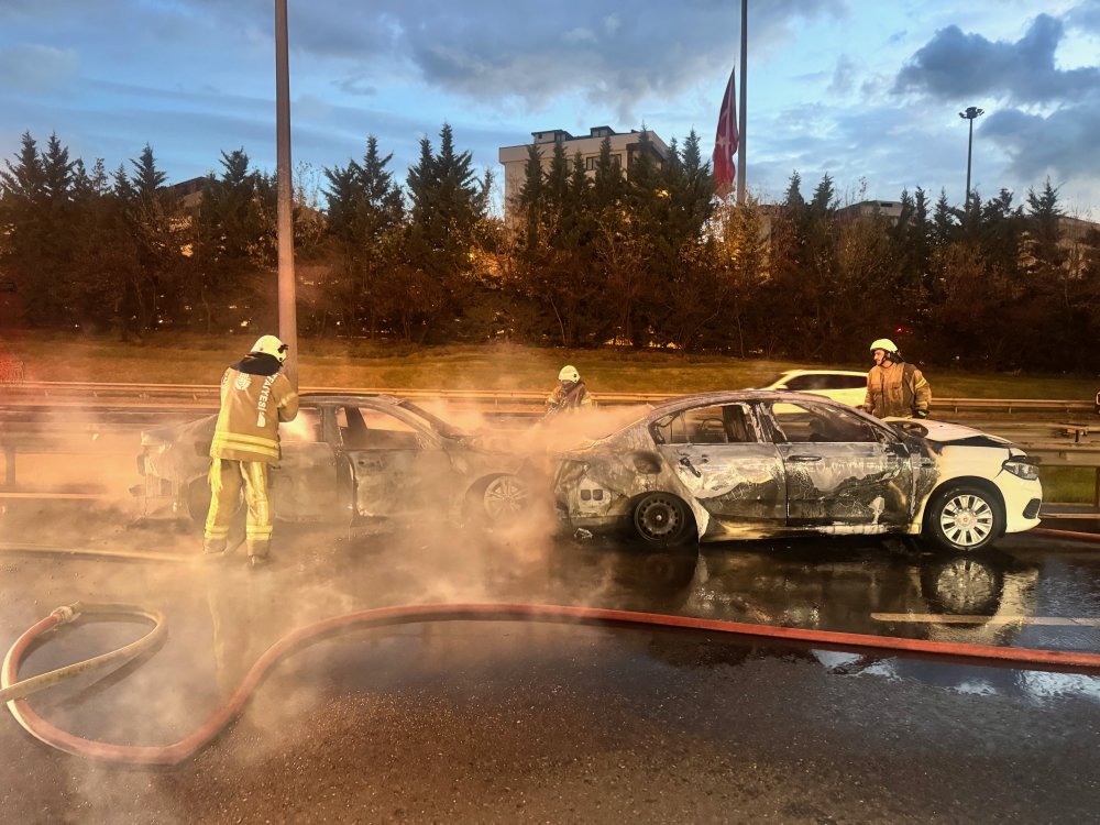 TEM Otoyolu'nda zincirleme kaza: Trafik durdu, araçlar yandı