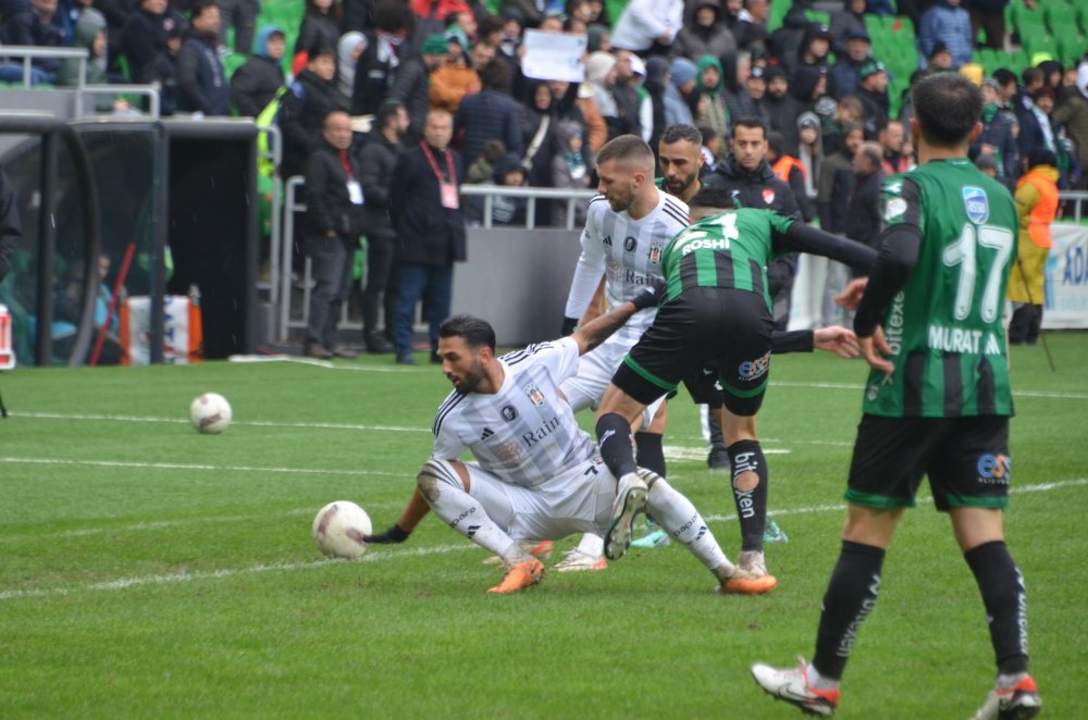Beşiktaş hazırlık maçında Sakarya'yı 2-1'le geçti