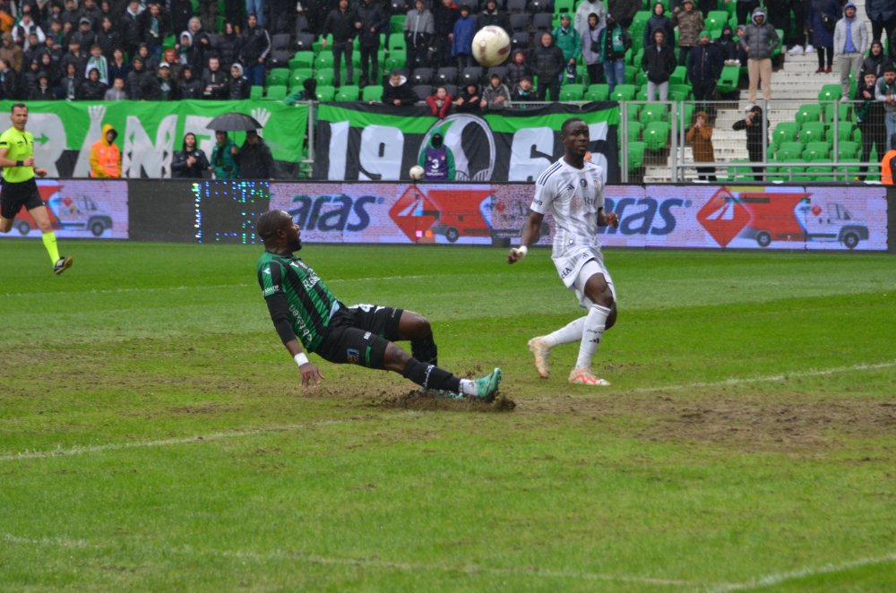 Beşiktaş hazırlık maçında Sakarya'yı 2-1'le geçti