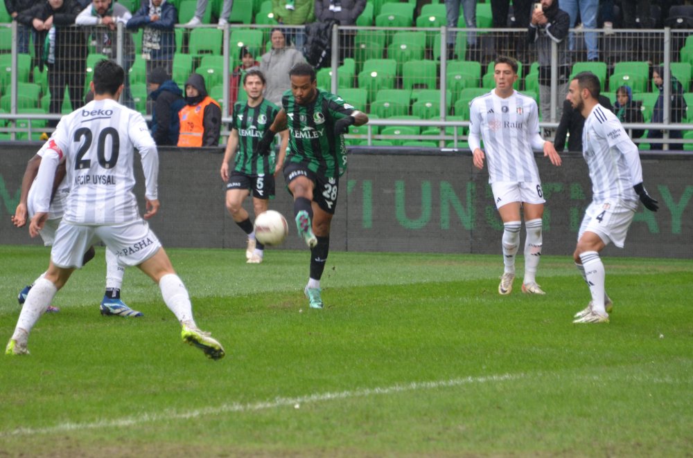 Beşiktaş hazırlık maçında Sakarya'yı 2-1'le geçti