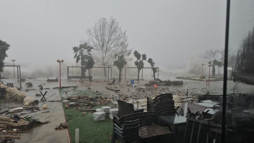 Zonguldak afeti yaşıyor... Okullar tatil edildi! Kuru yük gemisi kayıp!